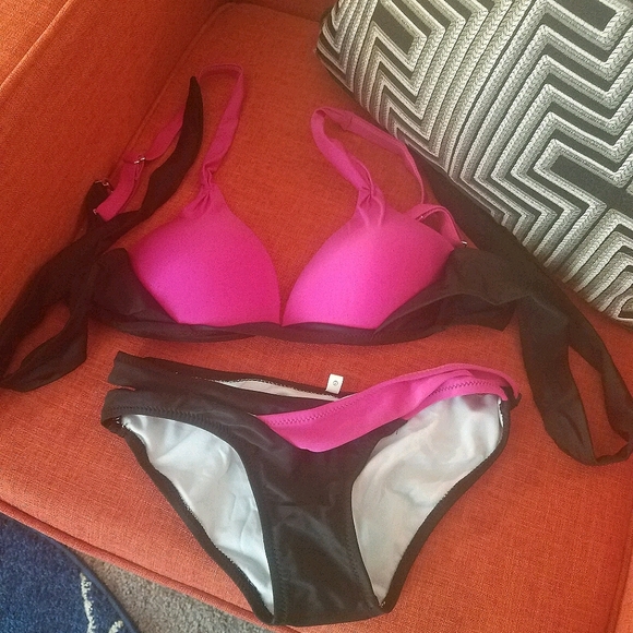 Other - 💕Super Cute Black/Pink Bikini!